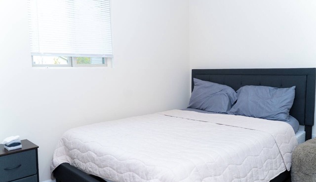 3-bedroom house in adorable Carpentersville with cool AC