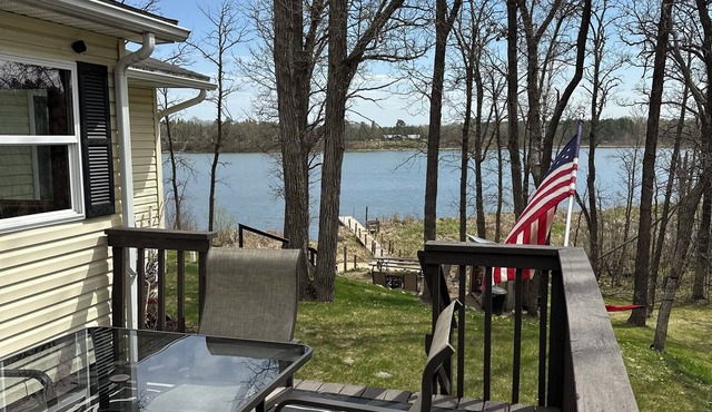 3-bedroom manufactured home on Stocking Lake in Menahga with AC comfort