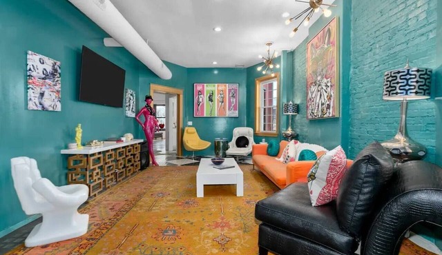 3 Bedroom Penthouse Downtown Close to Everything
