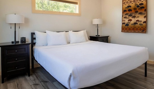 3 Spacious Rooms w/King and Queen Beds, Fantastic Views of Columbia River in Boardman