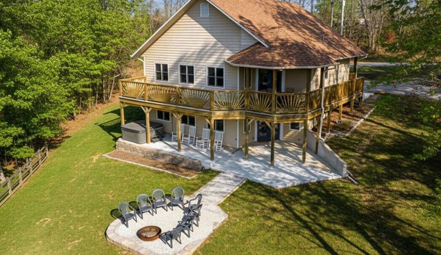 3BR Ridge Home · Hot Tub, Firepit & Valley Views