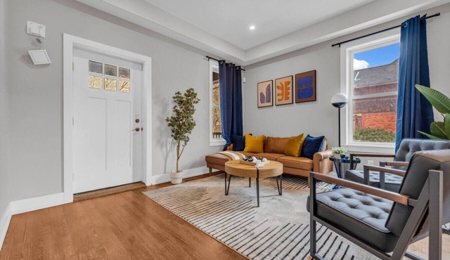 4 Bedroom Home + Parking Near Henry Ford Museum