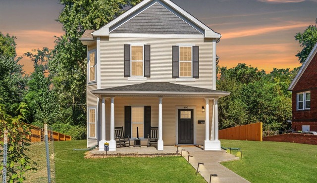 4BR Home | Fast WiFi + Full Kitchen + Laundry