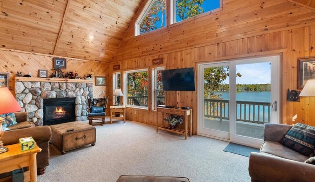 4BR Lakefront Home | Kayaks, Fire Pit & Views