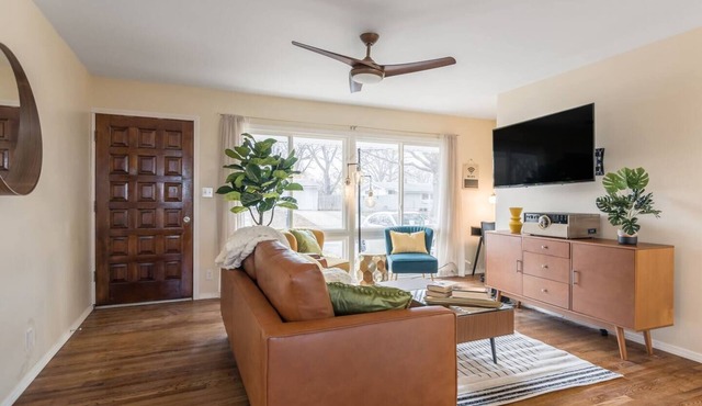 4BR Stay-between airport and downtown