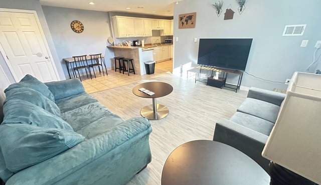 5 Cozy Abode - with washer and drier in Franklin
