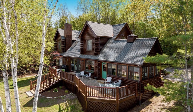 5BR Lake Michigan Log Cabin | Dog Friendly