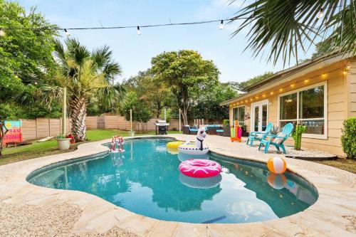 6BR Pool & Game Arcade Family Dog Friendly in San Antonio