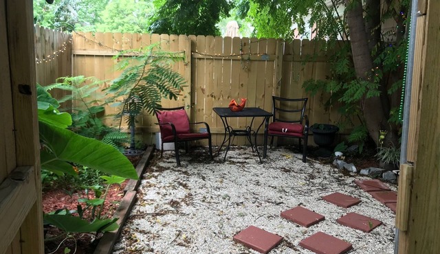 750 a month-furnished Kenner private 3 room studio, small yard, private, & safe!