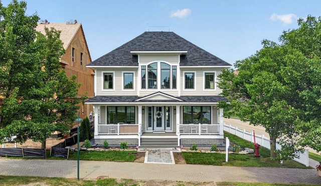 7BR Bay Harbor retreat with waterfront access, pool, hot tub & fireplace
