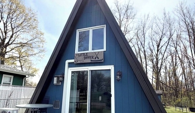 A-frame, Fireplace,Private Lake Lot, Dock, Kayaks.