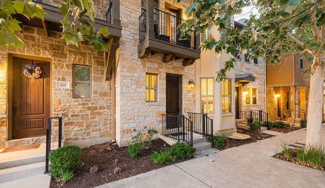 A Unique Experience With Private Elevator, Rooftop Terrace, San Gabriel Views! in Georgetown