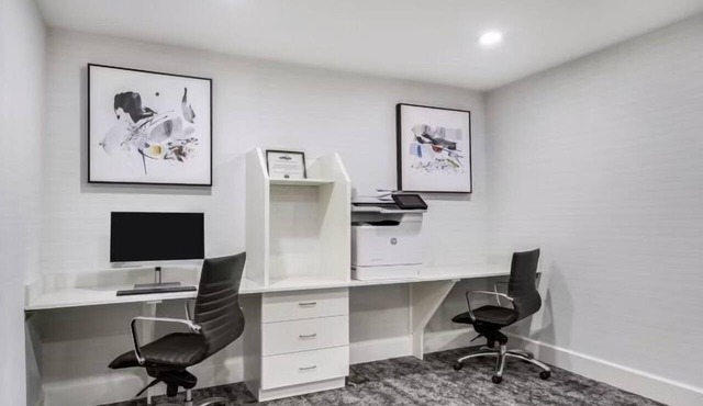 Accessible 1BR Suite w/ Tub | Pool + Hot Breakfast