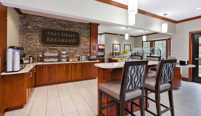 Accessible 2BR Suite w/ Tub | Breakfast + Pool