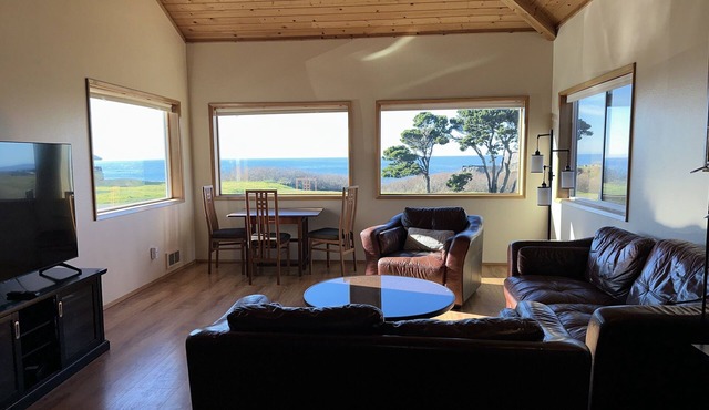 All Sunsets & Surf 4 bedrooms in Bandon