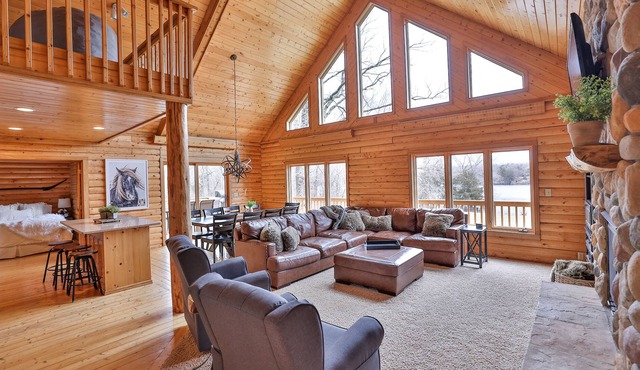 Amazing Lake Home Great For Families And Friends!