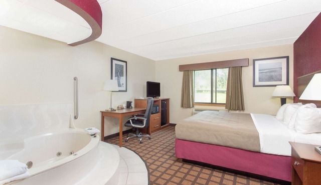 AmericInn by Wyndham Burlington
