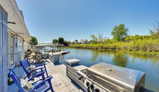 Angler's Paradise: Lake Wawasee Waterfront Home