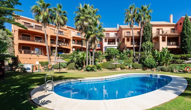 Apartment 'Casa Vasari' with Sea View, Wi-Fi and Air Conditioning in Manilva