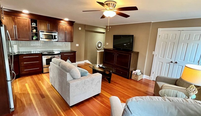 Apartment Downtown Monmouth by Market Alley