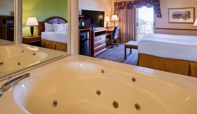 Apple Tree Inn, SureStay Collection by Best Western in Petoskey
