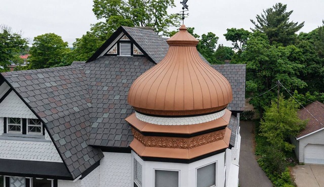 Apt 3 Hewitt Onion Tower attic walk up central Marquette, sauna fitness room