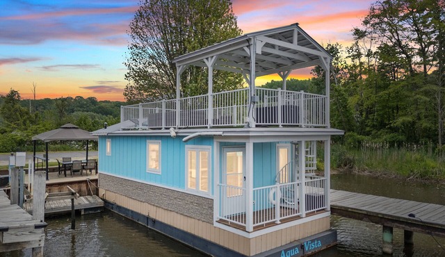 Aqua Vista - Tiny Floating Cottage #1