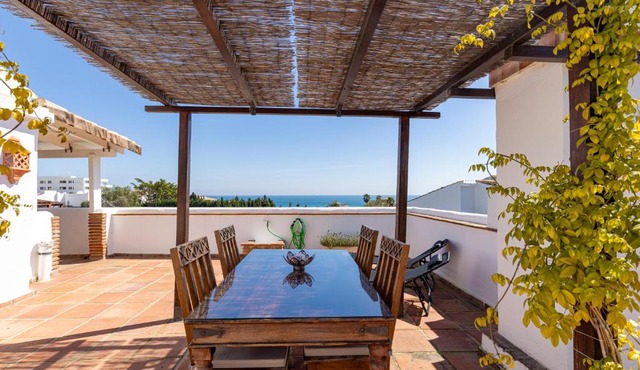 Authentic apartment with pool and sea view in Estepona