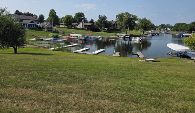 Autograph House, 3-bedroom upstairs apartment at Coldwater Lake