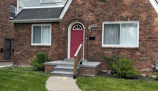 Awesome 6-bedroom house with AC in vibrant Detroit