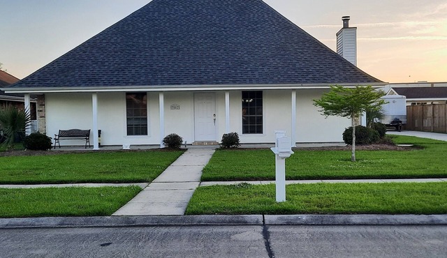 Awesome location, great parking, with a park in our backyard