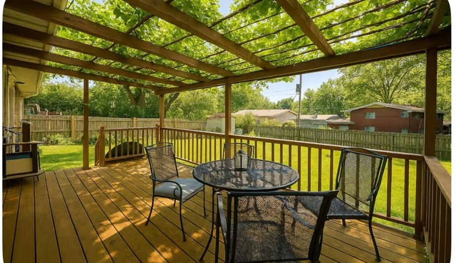 Base yourselves here! 3 bes+2ba w/great yard, dual monitor workstation! in Lawrence