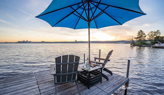Bayview Cottage Park Point Retreat | Private Dock + Beach Across Street