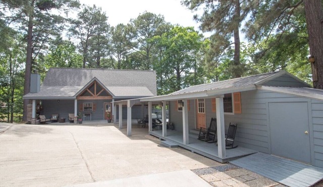 Bayview Lodge .