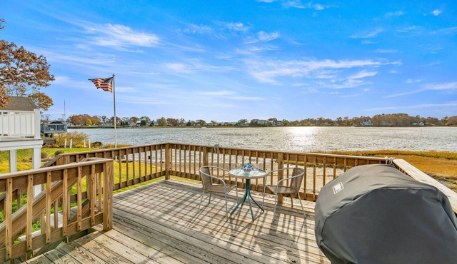 Beach Pass-Charming Waterfront Cottage in Wareham in Wareham