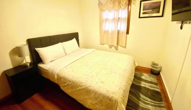 Beautiful 3-bedroom house with AC - pool table, mini gym in welcoming Milwaukee