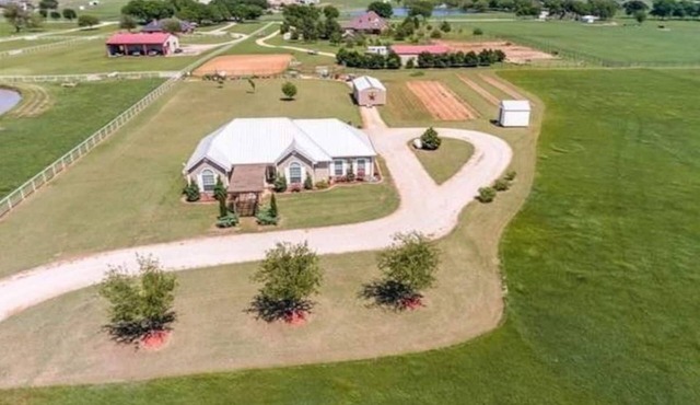 Beautiful 8.5 acres farm house with sunroom and basketball court in Pilot Point