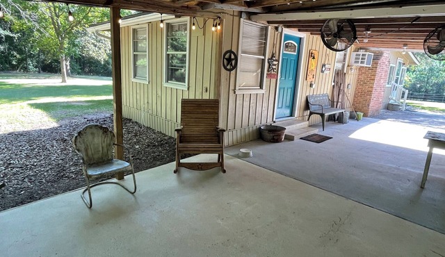 Beautiful Country Home on 11 Acres Near Toledo Bend Lake. in Milam