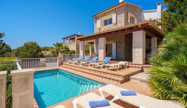 Beautiful private villa for 8 guests with private pool, A/C, WIFI, TV, terrace and pets allowed in Capdepera