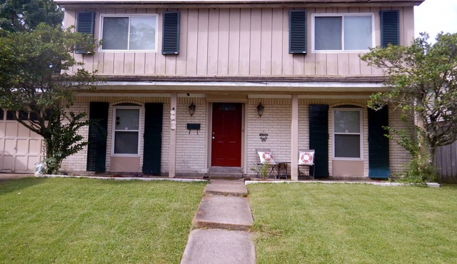 BEAUTIFUL QUIET CITY LIVING CLOSE TO DOWNTOWN (Algiers area) in New Orleans