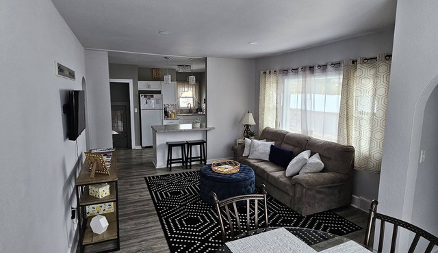 Becky's Bee Hive, Clean, Cozy, Affordable and Family Friendly!