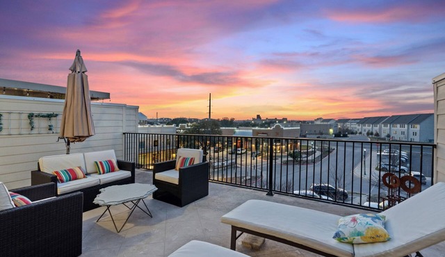 Bend in the River - Gorgeous 4-Level Brownstone with Rooftop Views in Georgetown