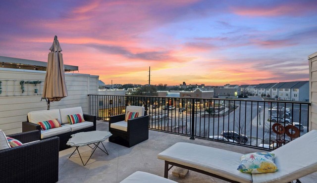 Bend in the River - Gorgeous 3-level Brownstone With Rooftop Views in Georgetown