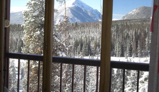 Best views in Rockies-2BR 2 b w fireplace-pool-h.tub. Summer hi temps 70-80s in Silverthorne