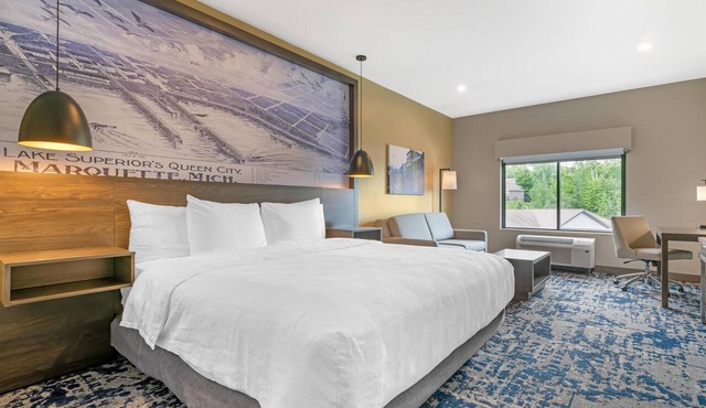 Best Western Plus Marquette Hotel & Suites