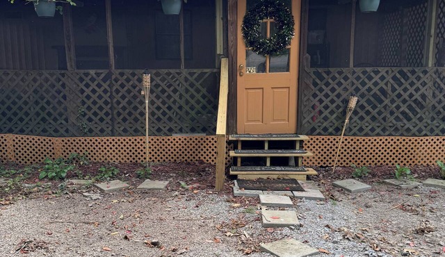 Bienvenue! Enchanting family-friendly cottage with AC in Breaux Bridge in Breaux Bridge