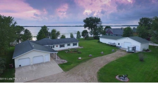 Big Pine Lake home - Great Sand Beach! Level Lot!
