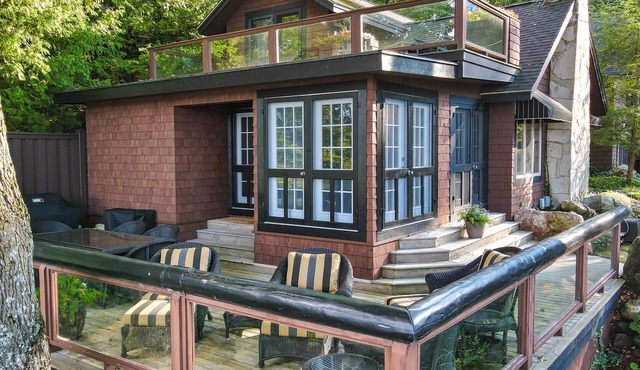 Black Duck-located on the S. Arm of Lake Charlevoix, Private dock and hot tub