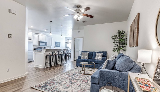 Blue Oasis Home - Sleeps 12 in Oklahoma City