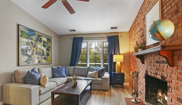 Book Now! Peaceful 2bed/2bath home in Des Plaines